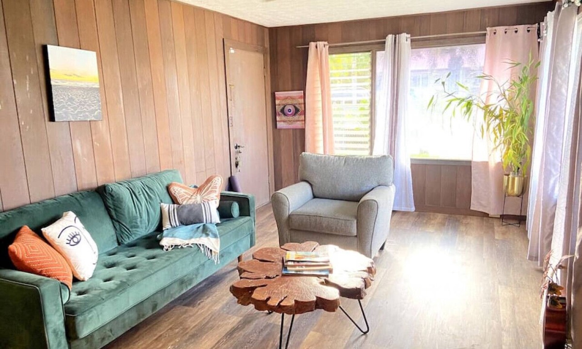 Hilo House | Laidback Island Living Close to Beach & Shopping