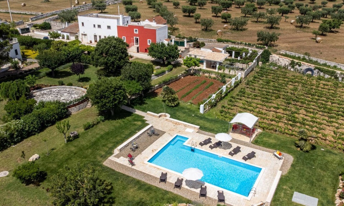 Alberobello House | Large historic Masseria with large private swimming pool