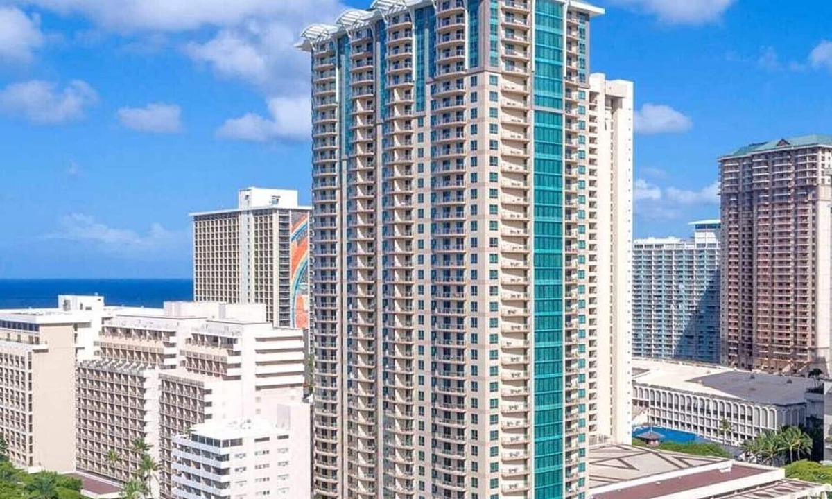 Waikiki Resort | Located In Famous Hilton-Hawaiian Village-Grand Islander-2 Bd Partial Ocean View