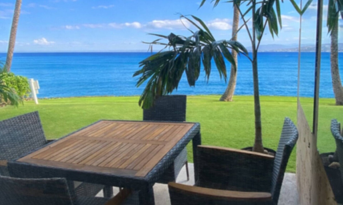 Maalaea Condo | Lovely oceanfront 3-bedroom, first floor corner unit