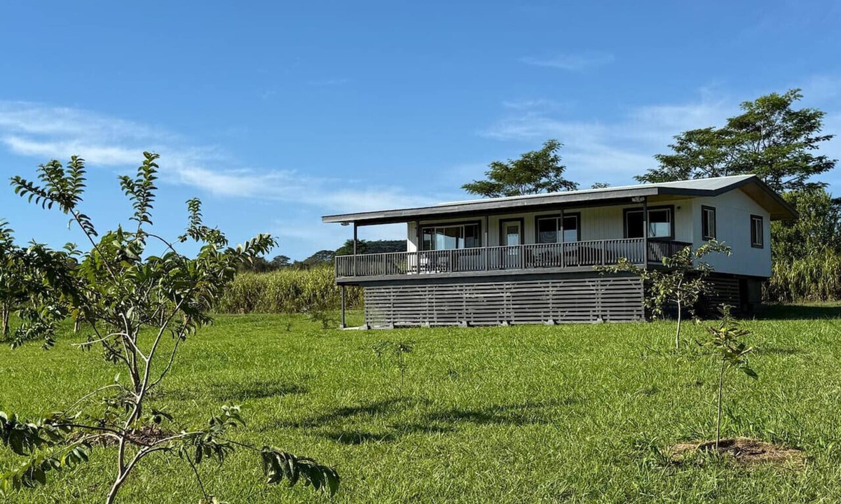 Hakalau House | Luxury Farm Stay w/Hot Tub, ColdPlunge&CuddleCows