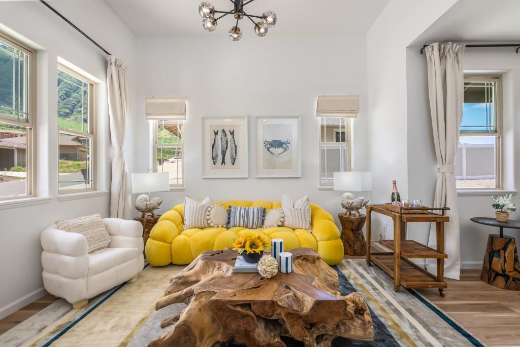 Makaha Valley House | @ Marbella Lane - Stylish House + Impressive Views