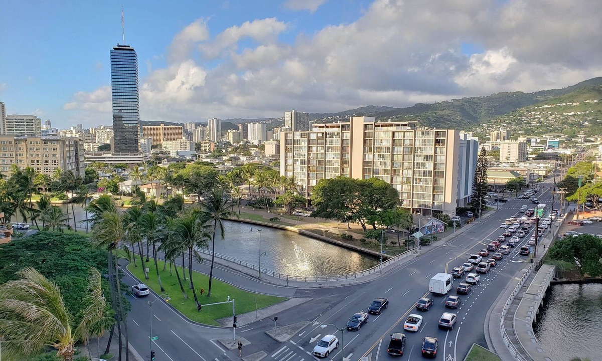 McCully - Moiliili Apartment | Modern 1-Bedroom Waikiki Vacation Rental Unit, Sleeps 4 - INCLUDES PARKING!!