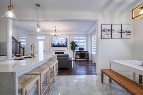 Pickering House | Modern Comforts and Spacious Living 4B/3.5 Bath