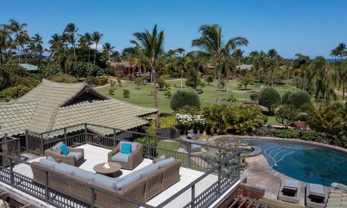 Kamuela Villa | New Listing! 2 Adjacent Luxury Homes, Sleeps 16, Walk to Beach!