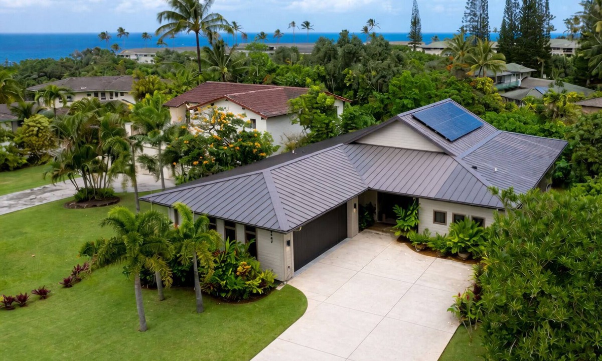 Princeville House | New listing!+ Nā Pali Coast + Walk to Queen's bath