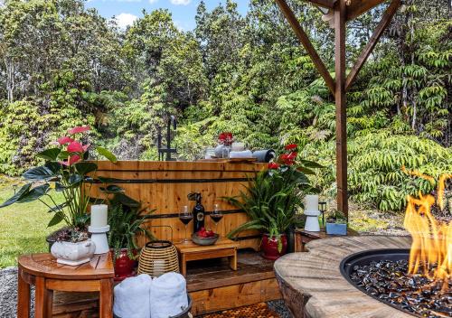 Volcano House | NEW! Volcano Tea House Cottage 2-HotTub-FirePlace