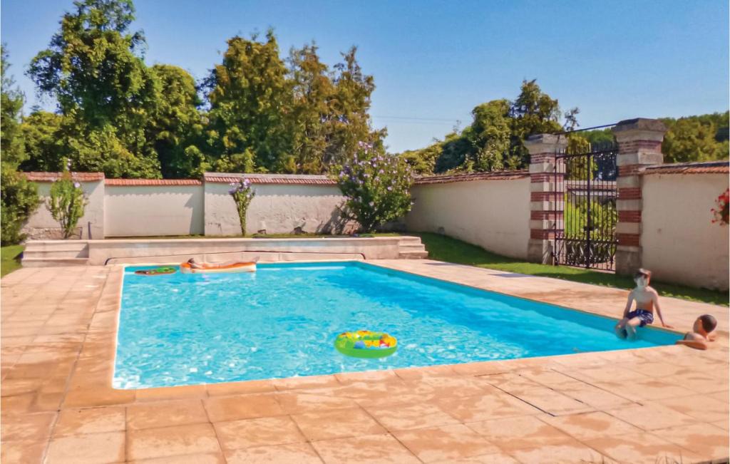 Ocquerre Apartment | Nice Apartment In Ocquerre With Swimming Pool