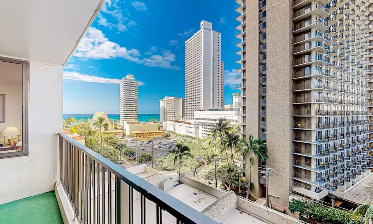 Waikiki Condo | Ocean View Retreat 4 Mn Walk 2 Beach Lanai Sleep 6 @ Waikiki Banyan #908 Tower 1
