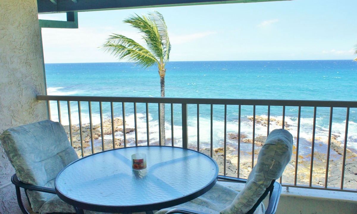 Historic Kailua Village Condo | 🏖️Oceanfront Kona Condo with Sunset Views | Kona Reef D37