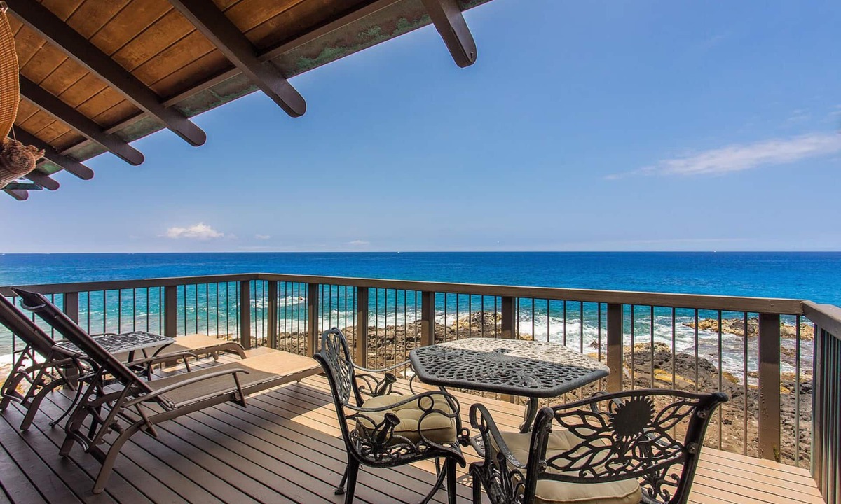 Kahaluu Bay House | 🏖️Oceanfront Kona Home Near Magic Sands | 3BR + Views