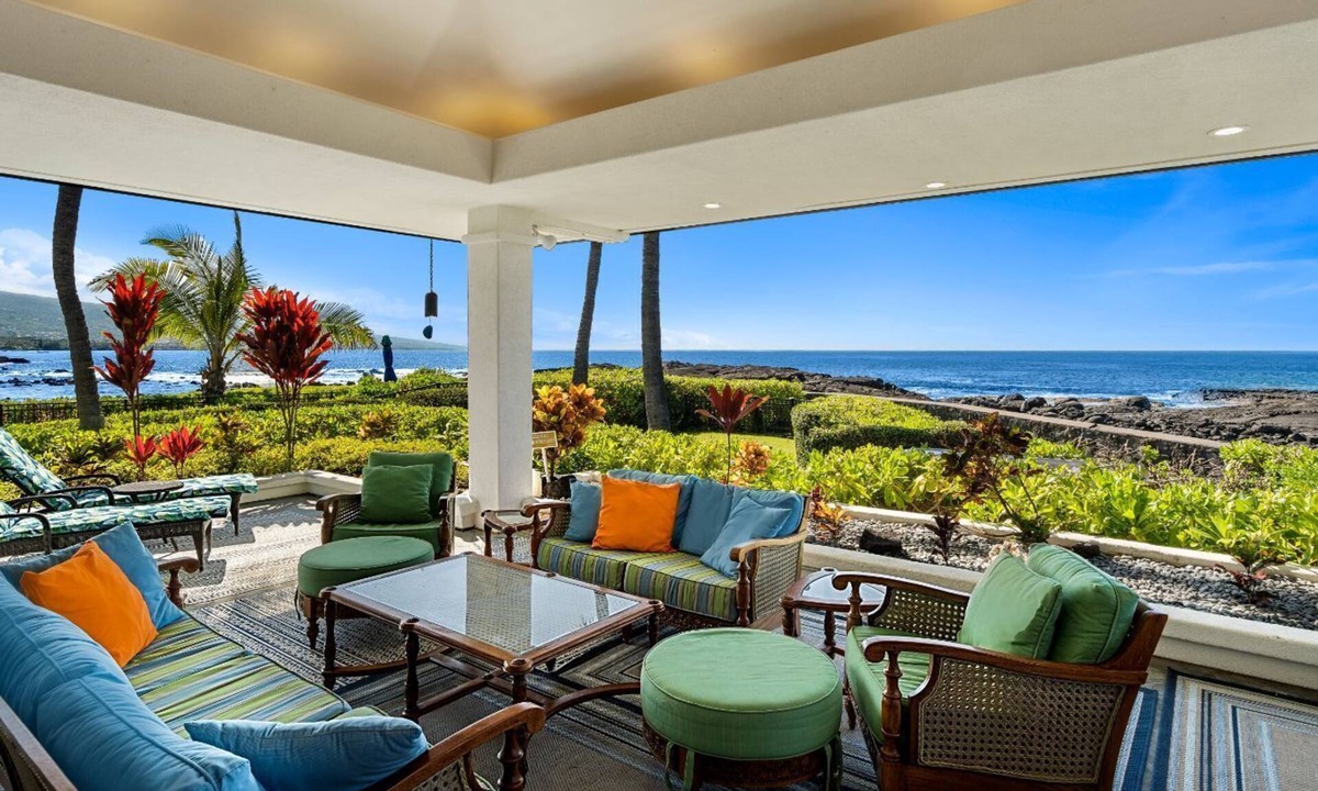 Kailua-Kona House | 🏖️Oceanfront Kona Home | Beach Access + Walk to Town