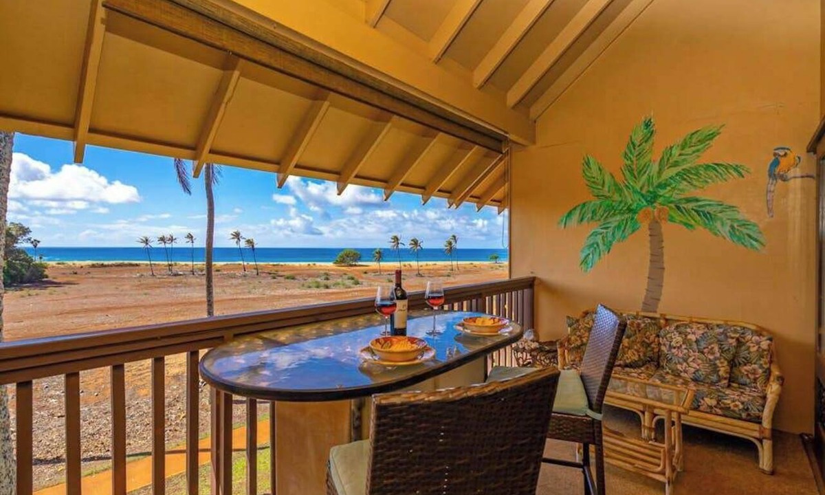 Maunaloa Apartment | Oceanfront Molokai Escape Near Beach with Lanai, Pool & W/D