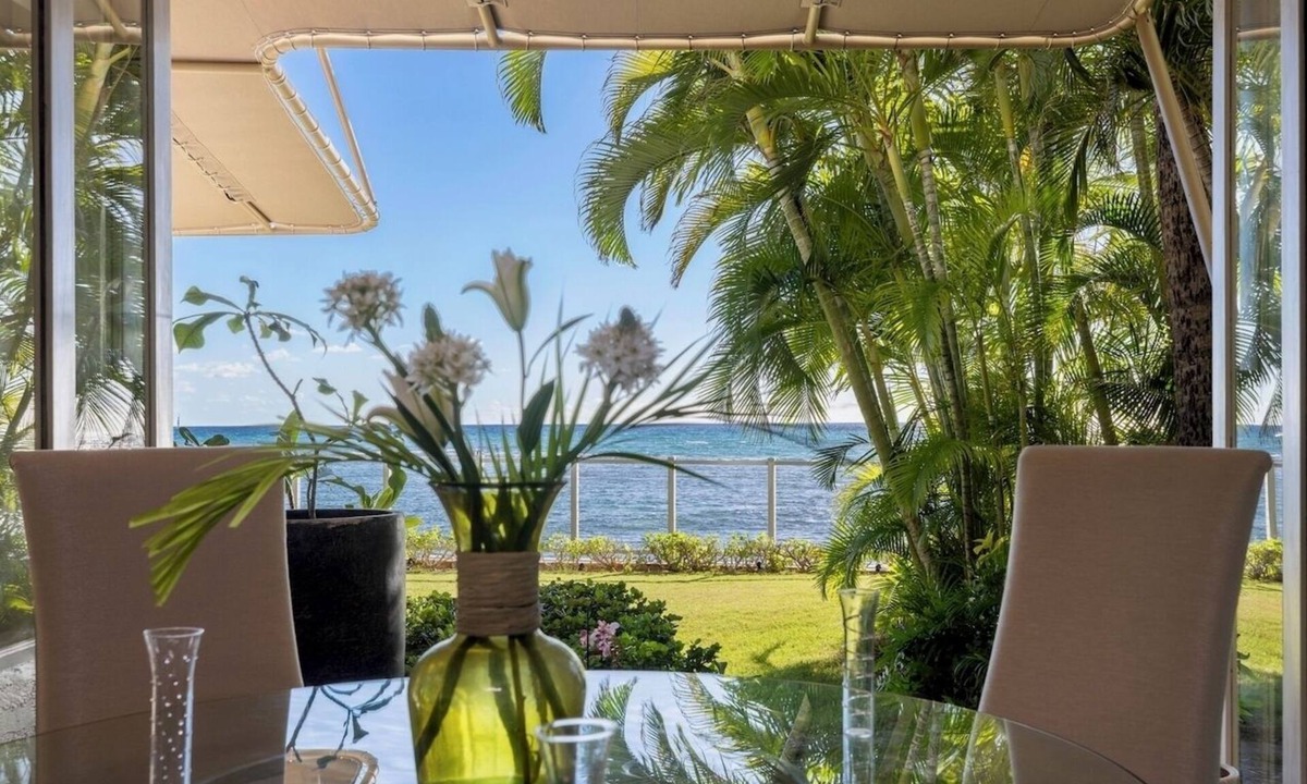 Diamond Head - Kapahulu - St. Louis Villa | Oceanfront on the Gold Coast, Diamond Head, Hawaii. Where Ocean Dreams Come True
