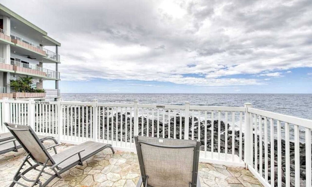 Kailua-Kona Condo | Oceanfront Resort Kona Condo with Lanai, Pool - Walk to Beach