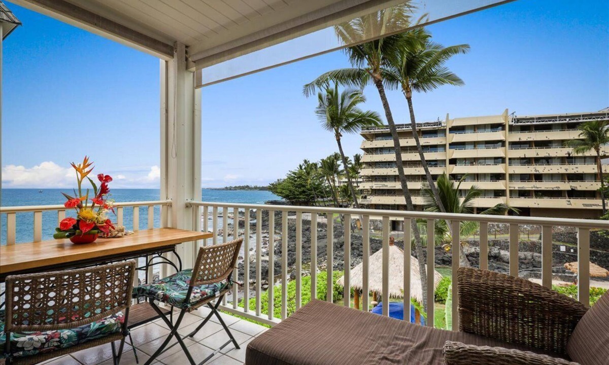 Historic Kailua Village Condo | Oceanfront Stunner Condo Over The Lagoon Garden! Hale Kona Kai 311