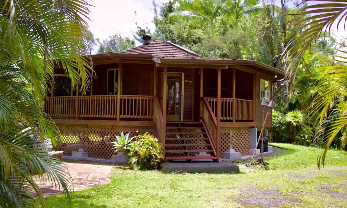 Keaau House | Octagonal Rainforest Oasis Near Hilo & Volcano – 2BD/2BA