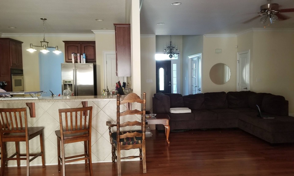 Concord House | One level ranch home. Close to lake and park,bicycle lane, walking trail .