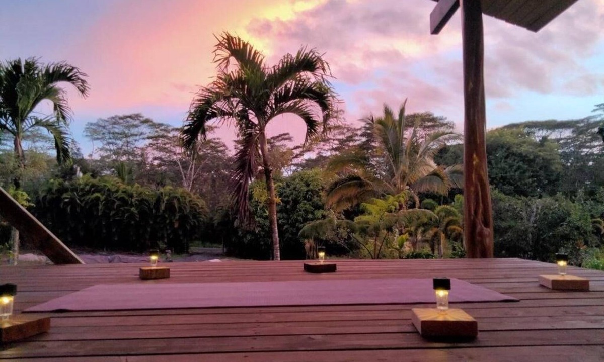 Keaau House | Open spacious Kitchen/Living Room, 800 sq ft deck, 8 blocks from the ocean