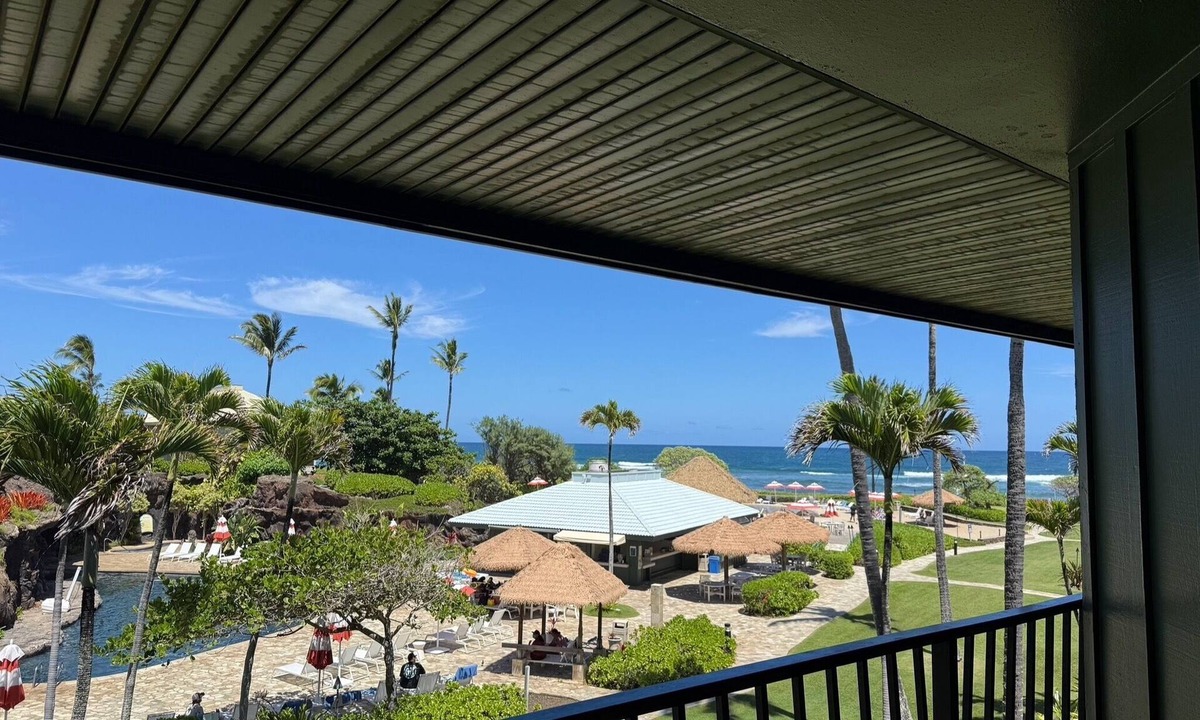 Hanamaulu Resort | OUTSTANDING OCEAN AND POOL VIEWS FROM TOP FLOOR! GREAT DEAL WITH NO RESORT FEES!