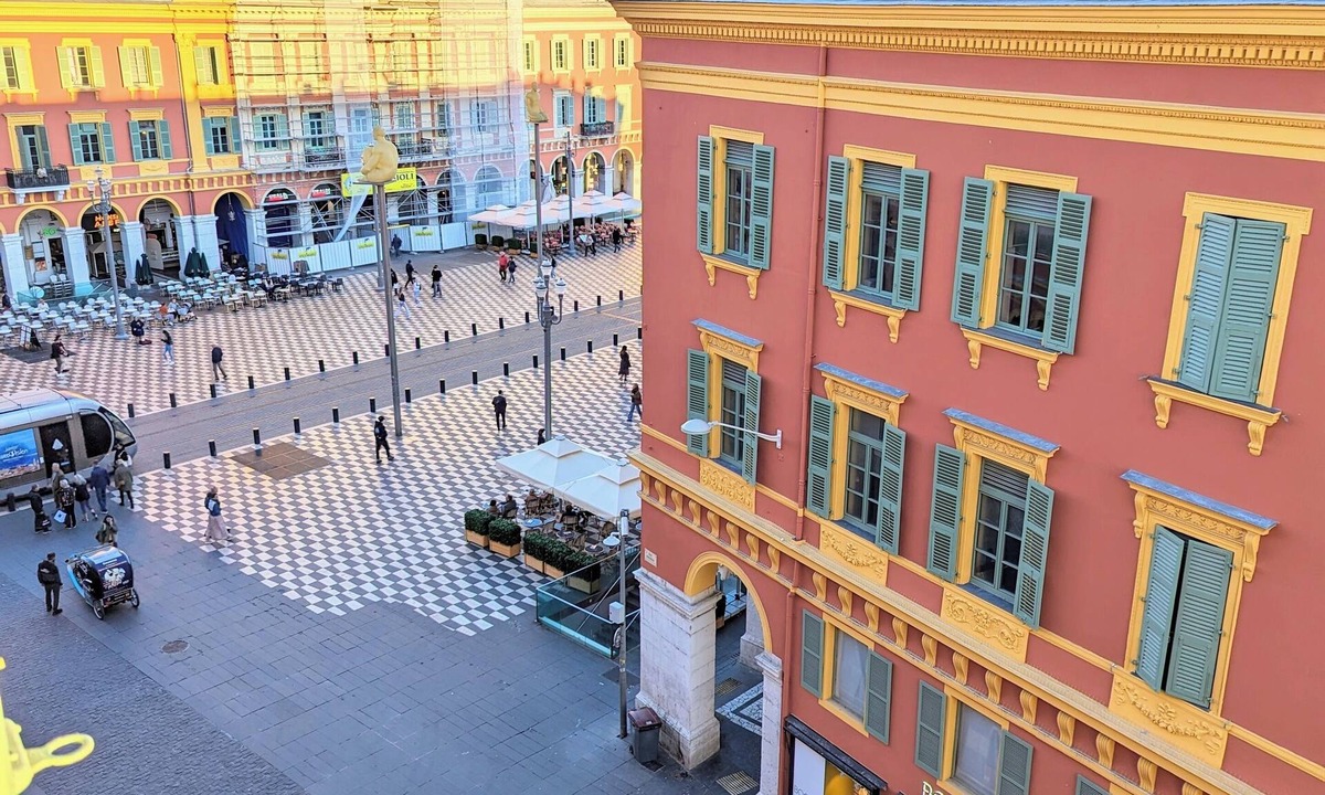 Jean-Medecin Apartment | Pedestrian area, large studio mezzanine, 50m to the sea