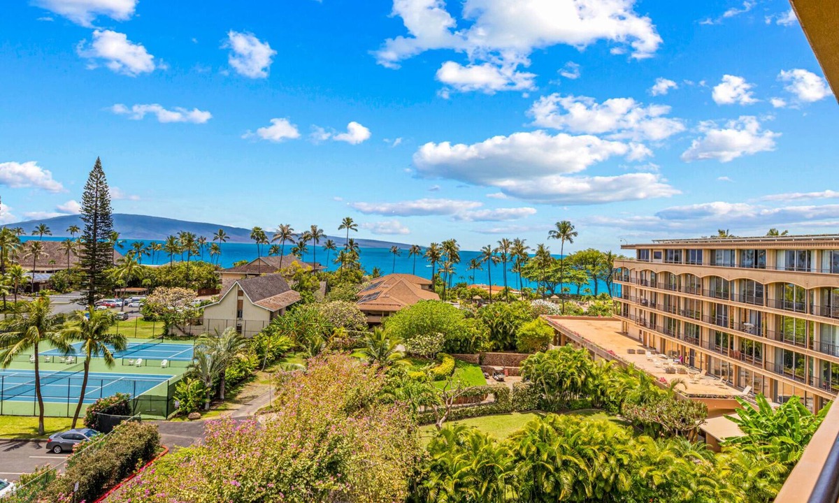 Lahaina Resort | Penthouse at beach front resort (621)