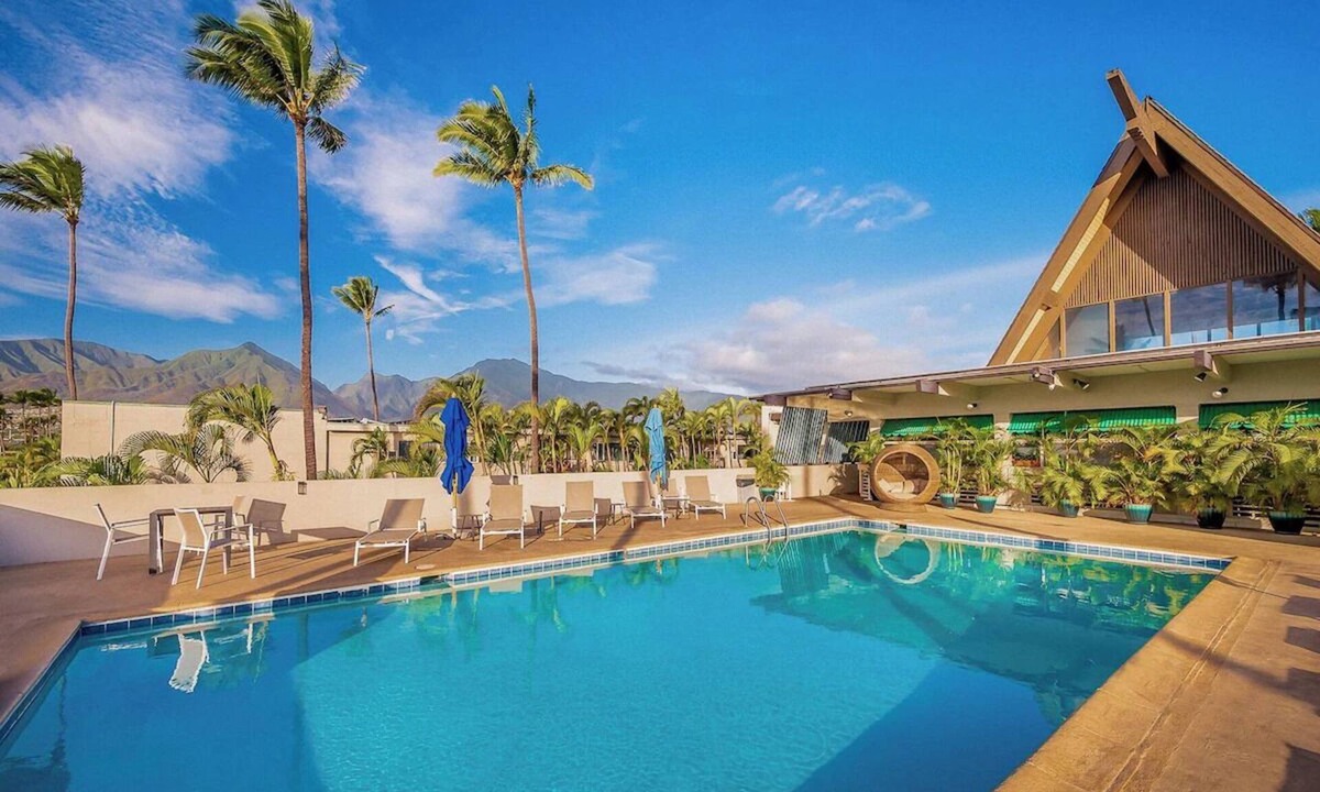 Kahului Hotel | Perfect Beach Destination! 4 Stylish Ocean View Room w/Outdoor Pool + Fireplace