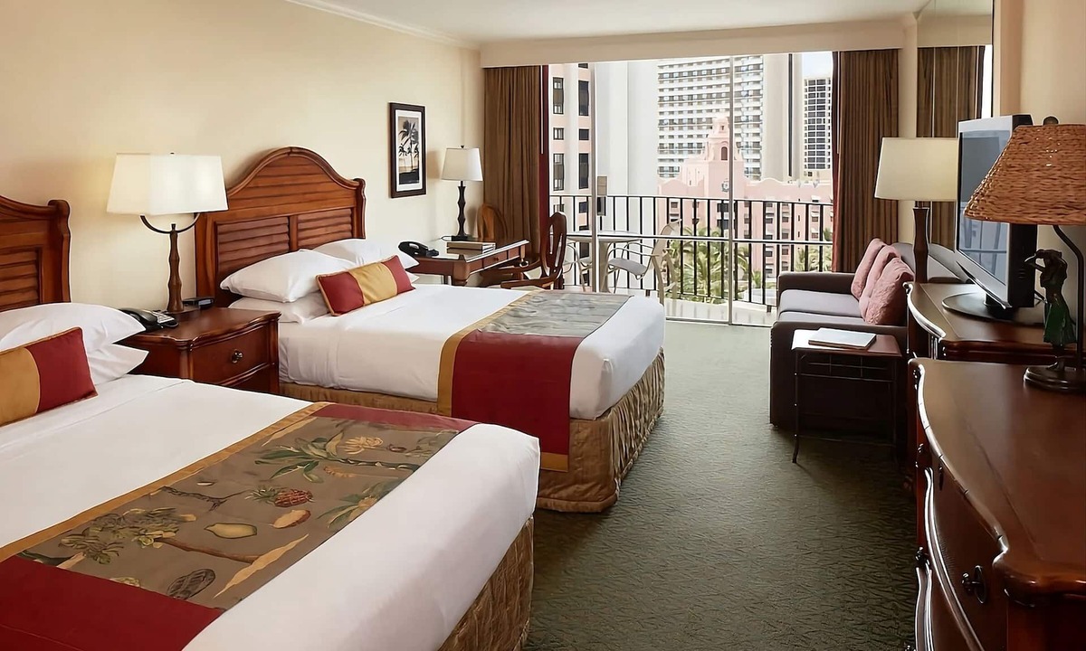 Waikiki Hotel | Perfect Event Location! 3 Great Units, Beachfront, Event Space, 3 Restaurants