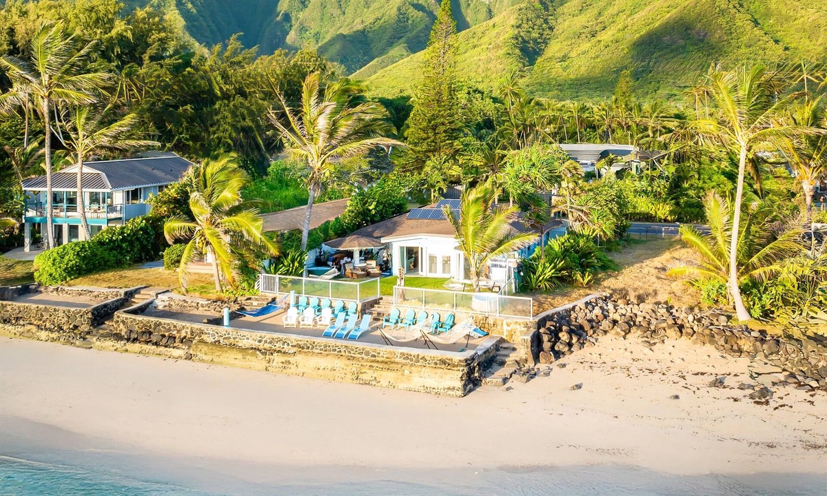Hauula House | Privat Beach Paradise - Luxe beachfront!