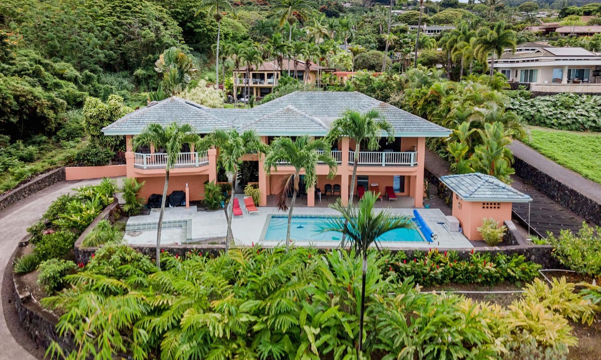 Kailua-Kona House | 🏖️Private Kona Ocean View Home w/Saltwater Pool & 3 Lanais | Puʻuwai Villa