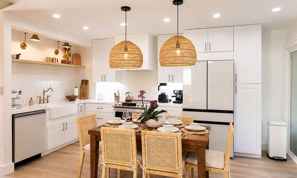 Downtown Lahaina House | Pualei Beach House 3-bedroom townhome in phenomenal Lahaina with WiFi, AC