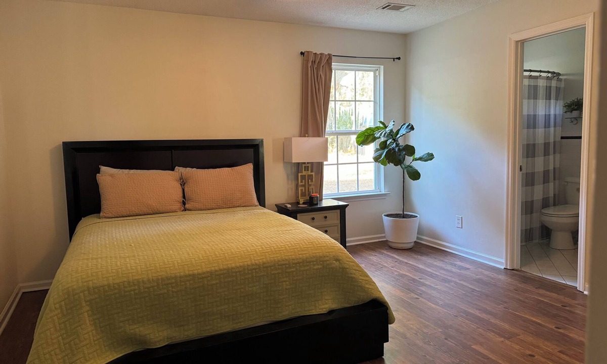 Beaufort House | Quaint Lady’s Island home with a large fenced in yard shaded by a mossy oak!