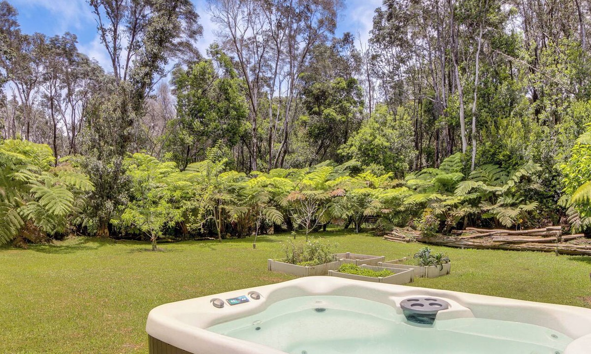 Volcano House | Rainforest Retreat w/Hot Tub: Mins to Nat'l Park!