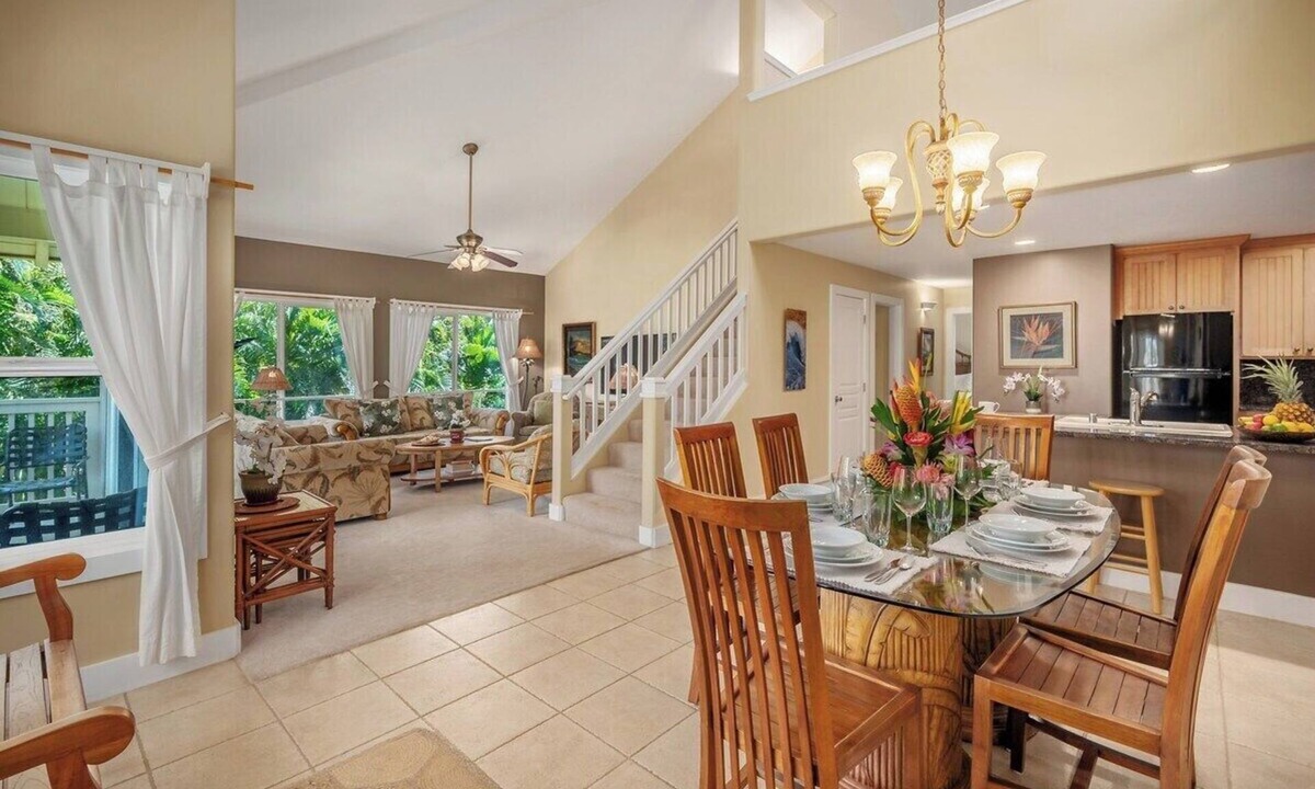 Bayview Condo | Regency 620 Private Top Level By Suite Paradise