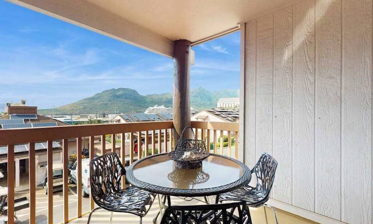 Nawiliwili Condo | Relax Poolside in Lihue After Island Adventures