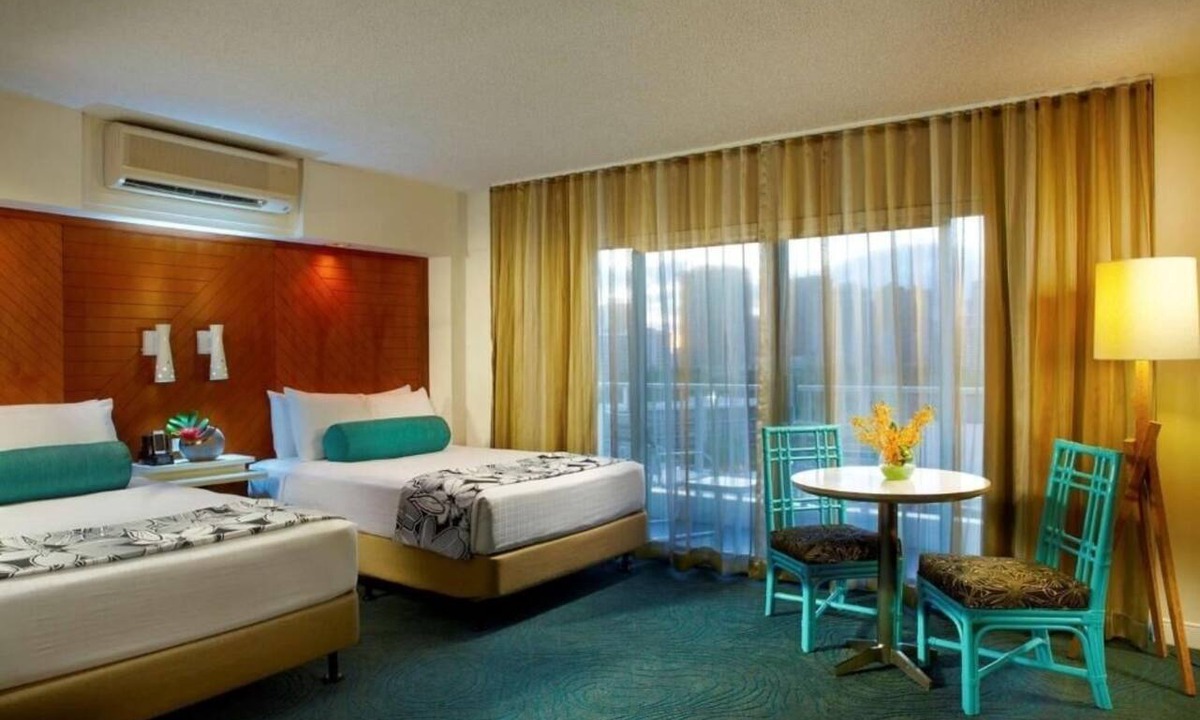 Waikiki Hotel | Relaxed Family Travel: 4 Spacious Rooms Near Waikiki + Free Breakfast
