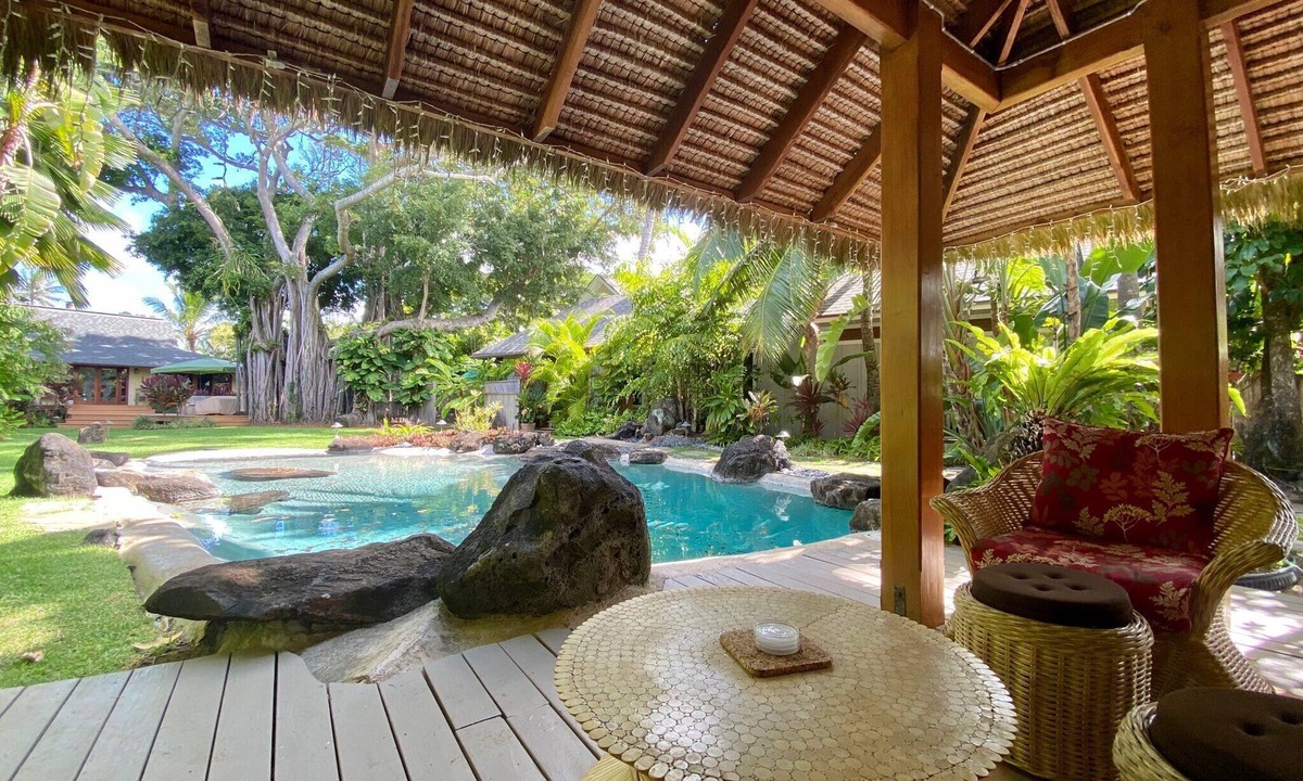 Lanikai House | Resort-like, 200 meters to Lanikai Beach, Private Pool, AC, Tropical Retreat