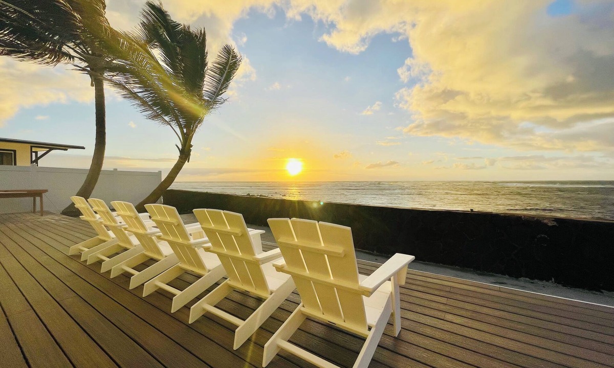 Hauula House | Seabreeze:110' Oceanfront, Majestic Mountain Views, AC, Outdoor Shower, 30 Days