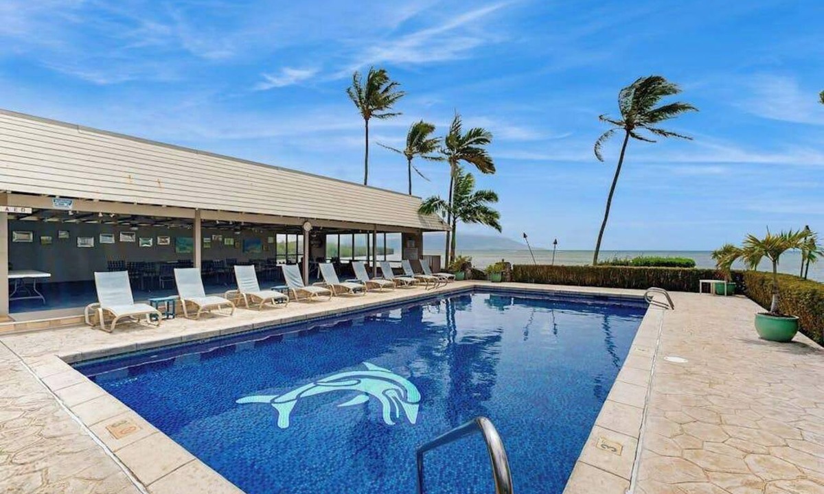Ualapue Condo | Settle Into a Molokai Oceanfront Condo with Pool, Tennis & W/D