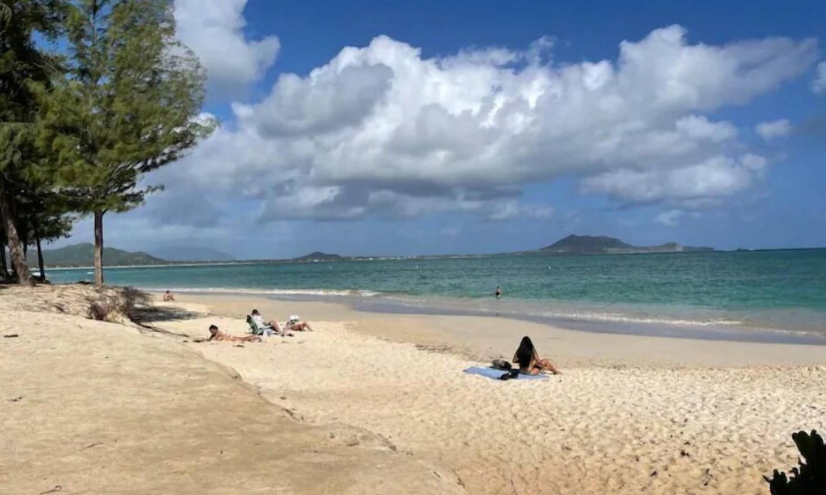 Kailua House | Short walk to Kailua Beach across the street-Quiet AC's-Lg. Kitchen-Patio-Grill
