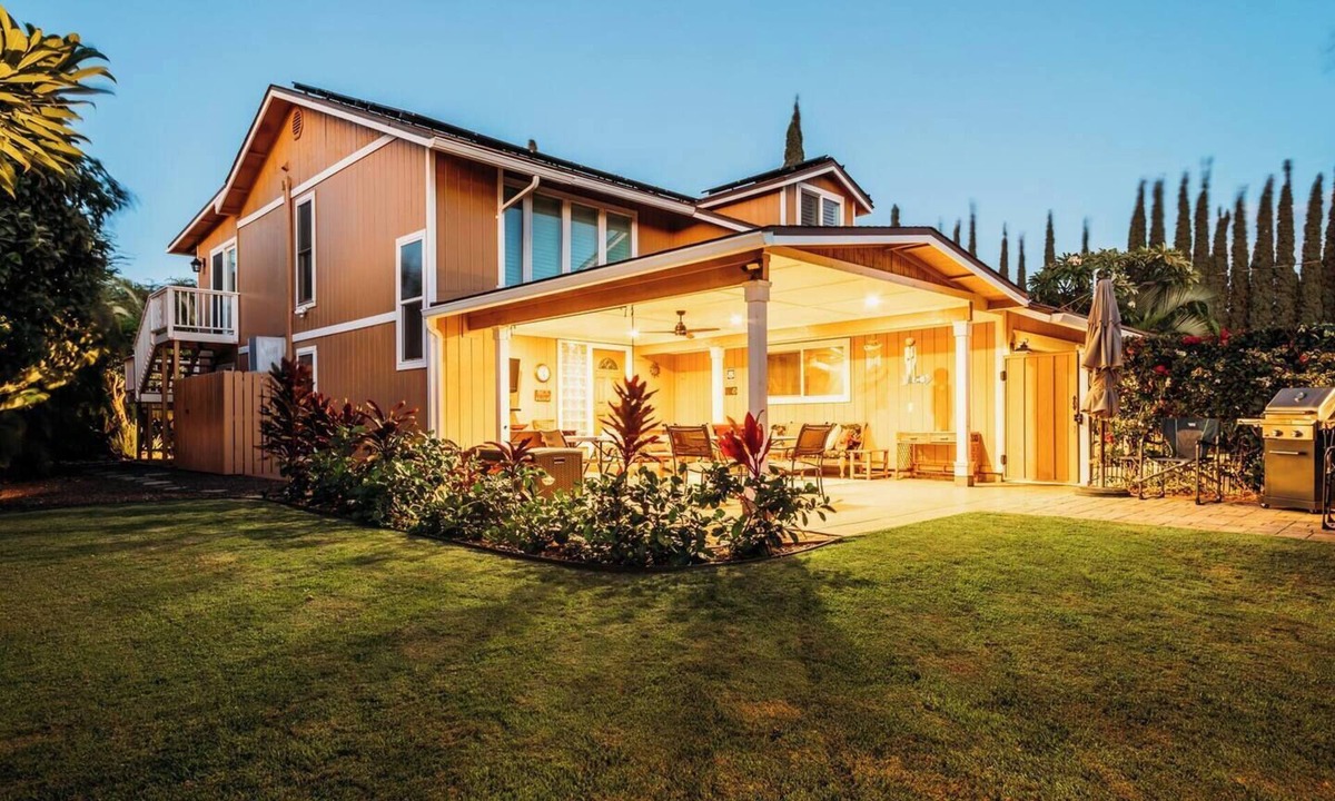 Kihei House | 🌴 Spacious 4BR Kihei Retreat Walk to Beach A/C Family Ready + Beach Gear
