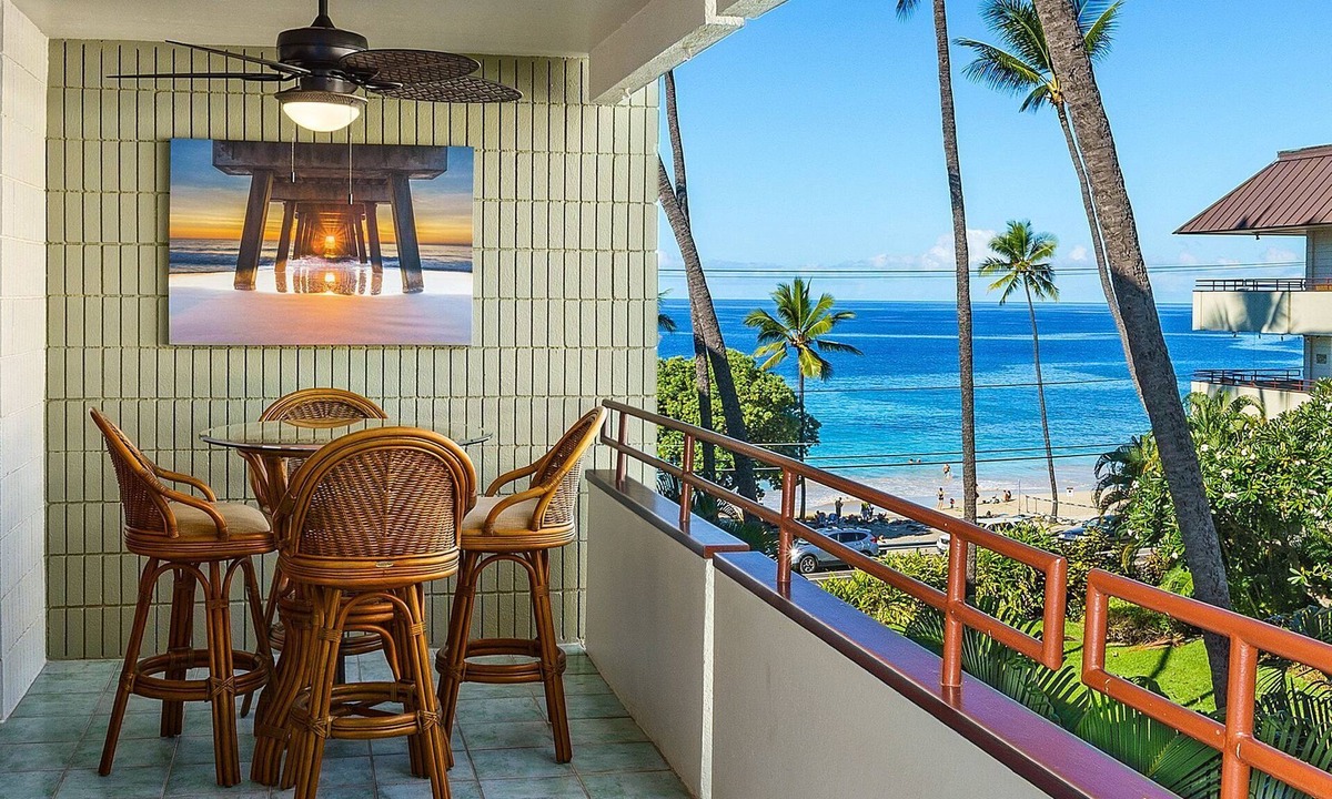Kahaluu-Keauhou Condo | Summer Deal Beachfront 2BR Kona Condo Across from Magic Sands Beach