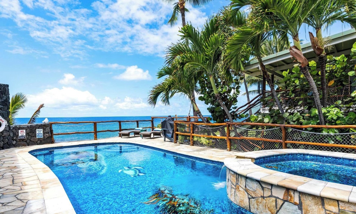 Kahaluu Bay House | Summer Deal Oceanfront Kona Home with Private Pool and 3 Bedrooms