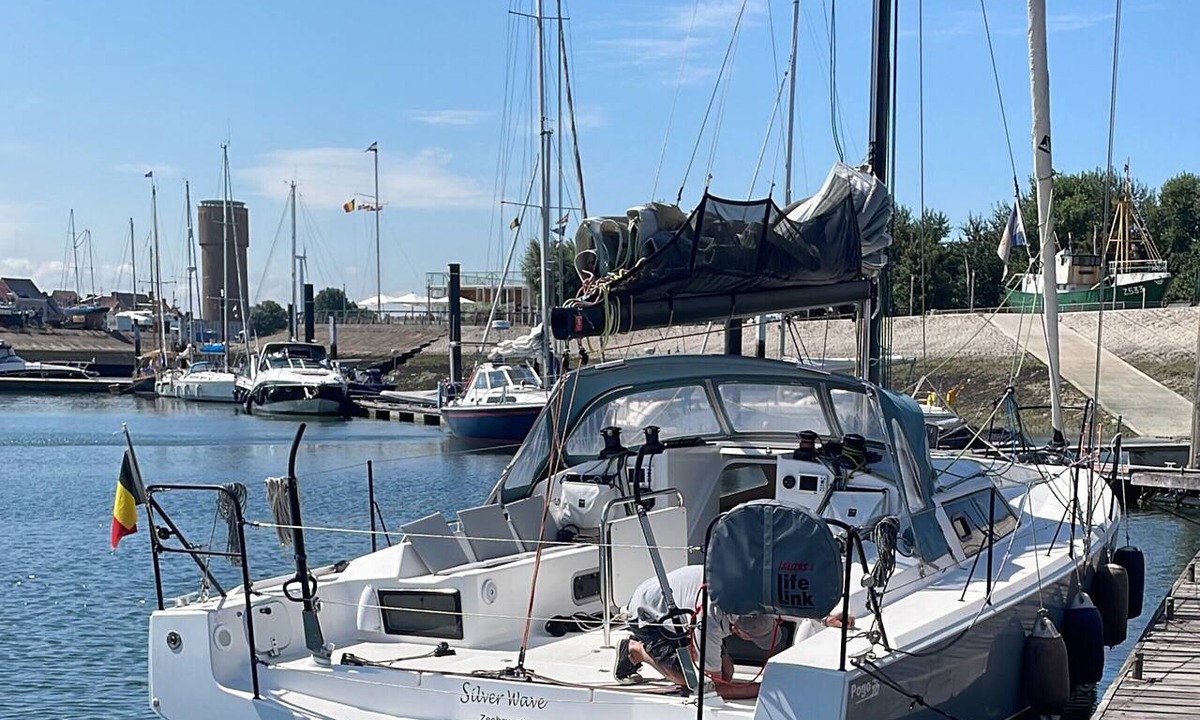 La Trinite-sur-Mer Boat Rental | Sun-Kissed Sailing Adventure in Golfo de Morbihan, Brittany