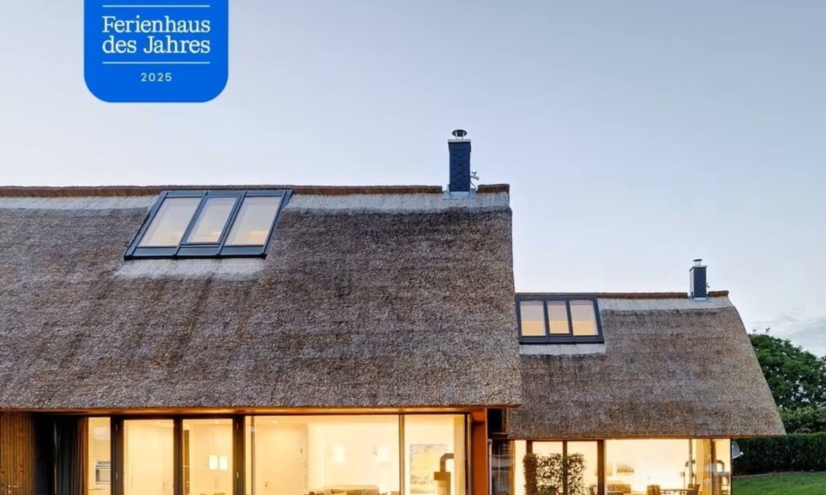 Putbus House | Thatched roof meets modernity; lake view, sauna, garden and much more.