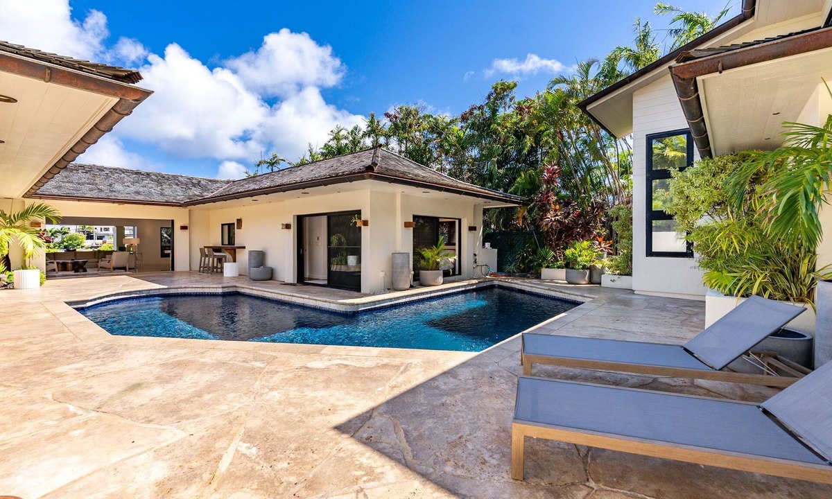 Eastern Honolulu House | The Lagoon House 3BR by Gather: Lagoonfront Villa w/Pool, Private Suites & View