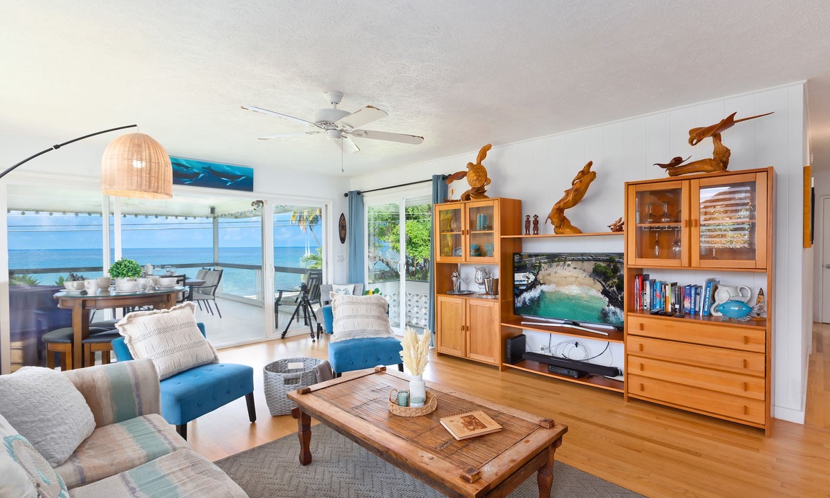 Kahaluu Bay House | The Mai Tai Manor with unobstructed views of the ocean!