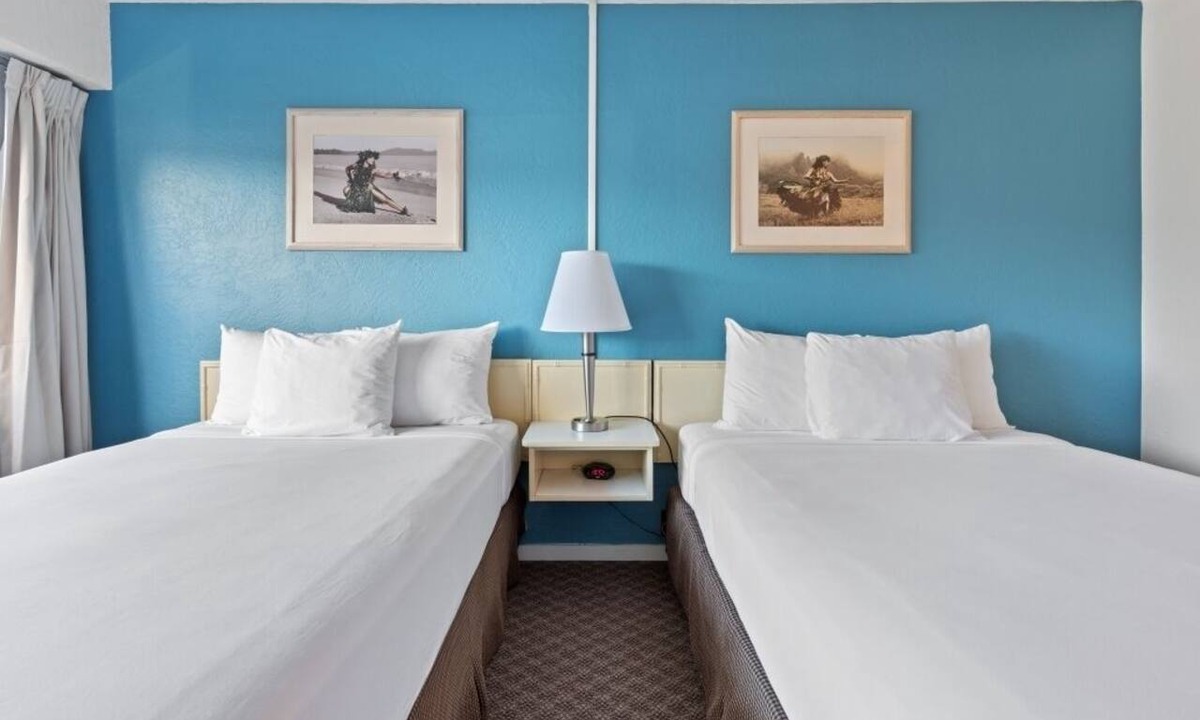 Kahului Hotel | Tropical Dream! Seaside Property, Outdoor Pool, Steps to Ho’aloha Park Beach!