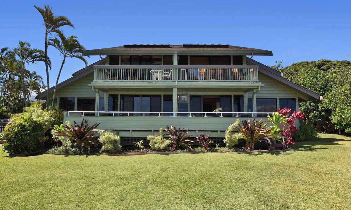 Kahana Condo | Two Oceanfront units in Kahana - Sleeps 17 in total. Perfect for big groups!