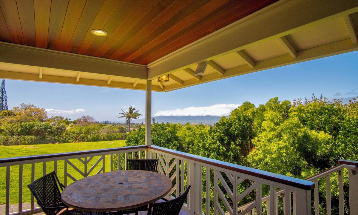 Makawao House | Upcountry Short Term Rental Home with Ocean and Mt Views, Close to Makawao Town.